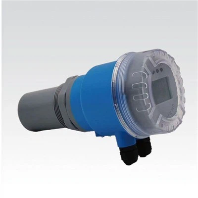 Oddajnik ultrazvočne ravni